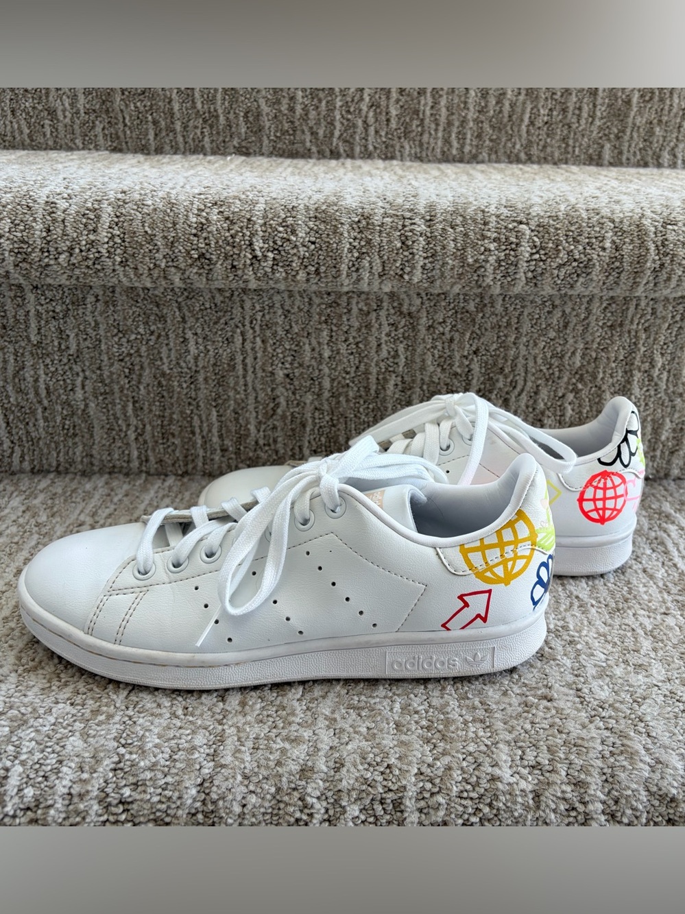 Adidas Stan Smith Doodle sneakers White leather. Women’s Size 6.5.